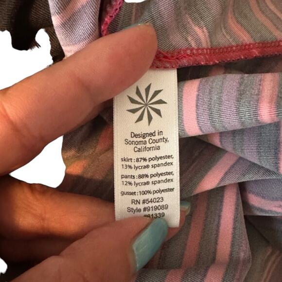 Athleta Painted Cuteness 2 in 1 Striped Skirted Capri Women Sz XS - Picture 12 of 12